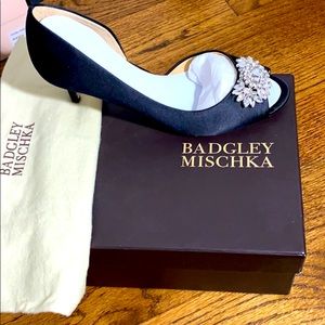 Badgley Mischka Women's Macie Pump